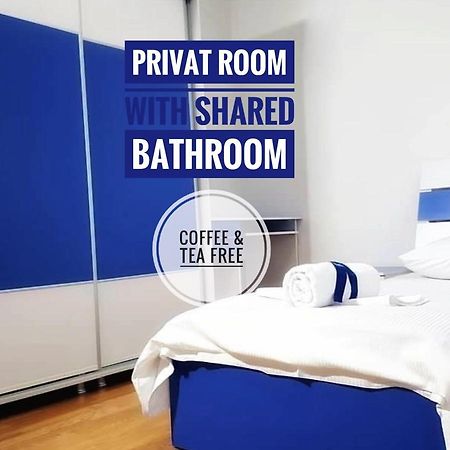 Bus Station Hostel Приштина Екстер'єр фото