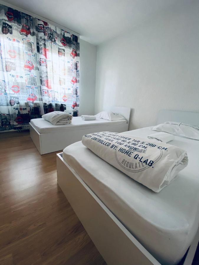 Bus Station Hostel Приштина Екстер'єр фото