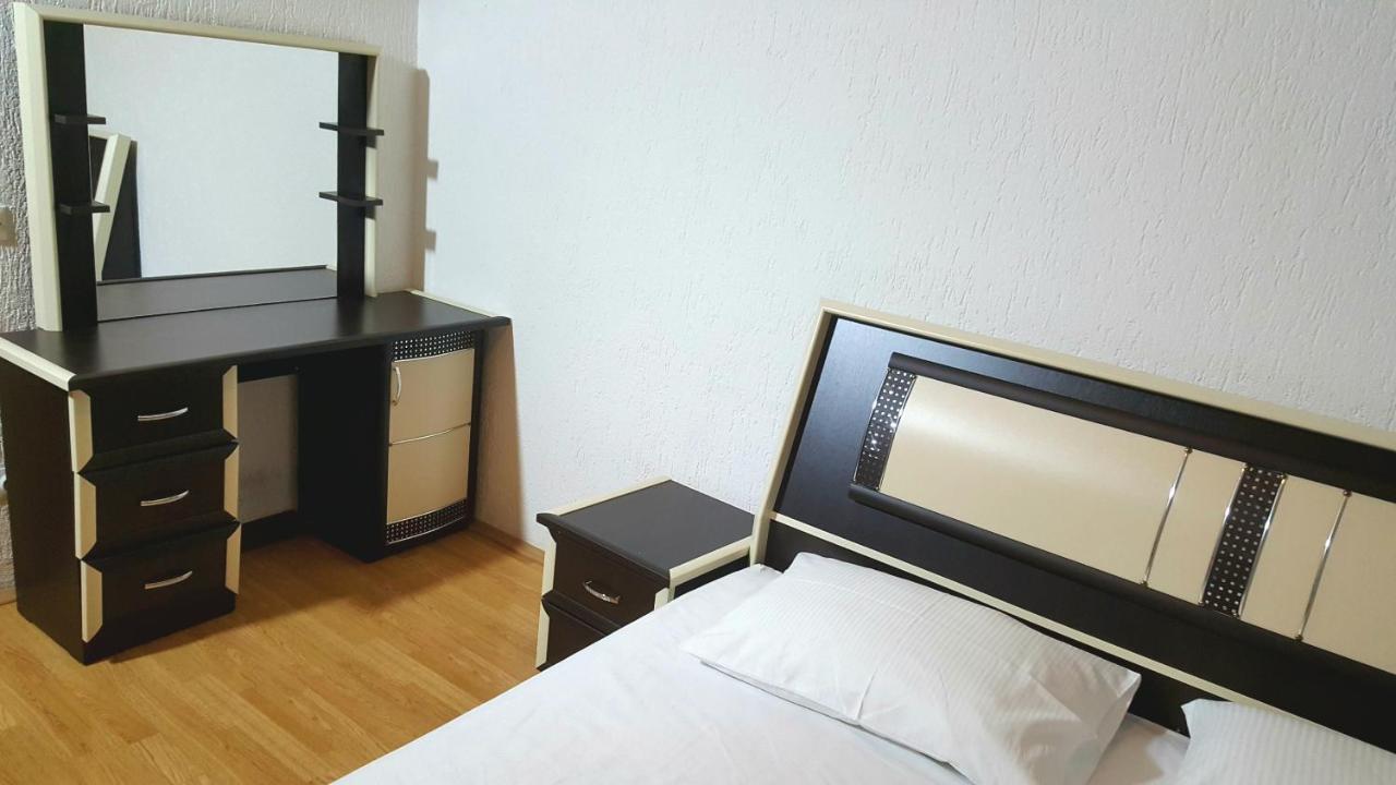 Bus Station Hostel Приштина Екстер'єр фото