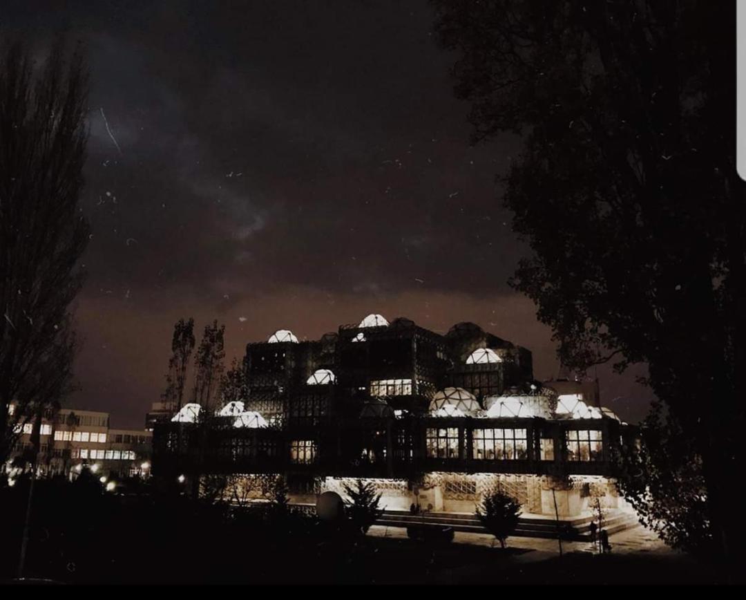 Bus Station Hostel Приштина Екстер'єр фото
